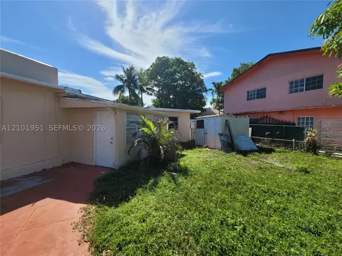 Exterior - 1120 E Le Jeune Rd, Hialeah, FL 33010 photo 22 of 24