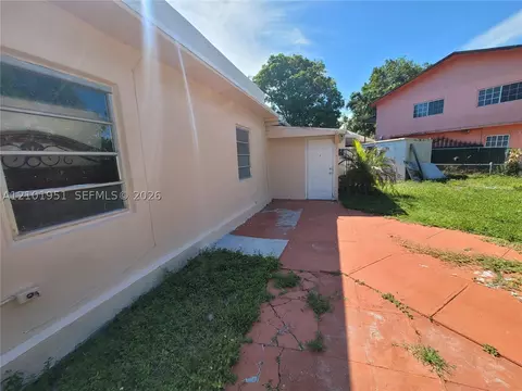 Exterior - 1120 E Le Jeune Rd, Hialeah, FL 33010 photo 21 of 24