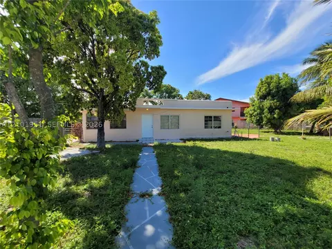 Exterior - 1120 E Le Jeune Rd, Hialeah, FL 33010 photo 8 of 24