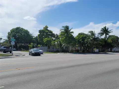Exterior - 1120 E Le Jeune Rd, Hialeah, FL 33010 photo 10 of 24