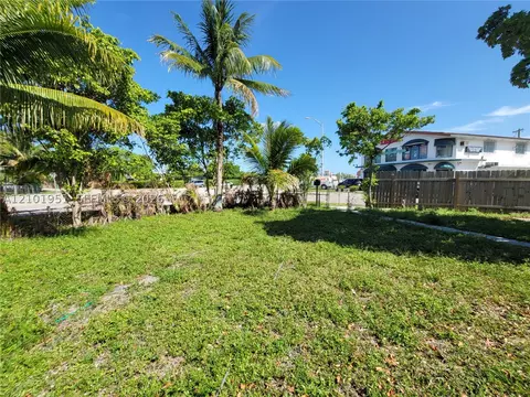 Exterior - 1120 E Le Jeune Rd, Hialeah, FL 33010 photo 17 of 24