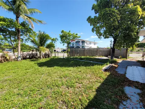Exterior - 1120 E Le Jeune Rd, Hialeah, FL 33010 photo 16 of 24