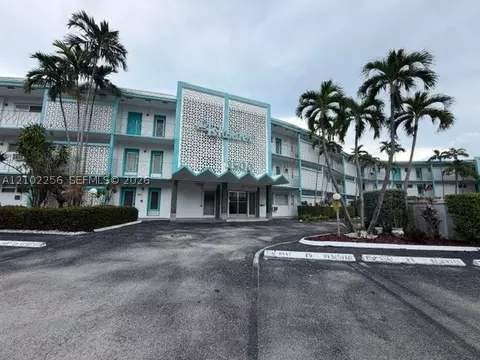 2500 Diana Dr #308, Hallandale Beach, FL 33009