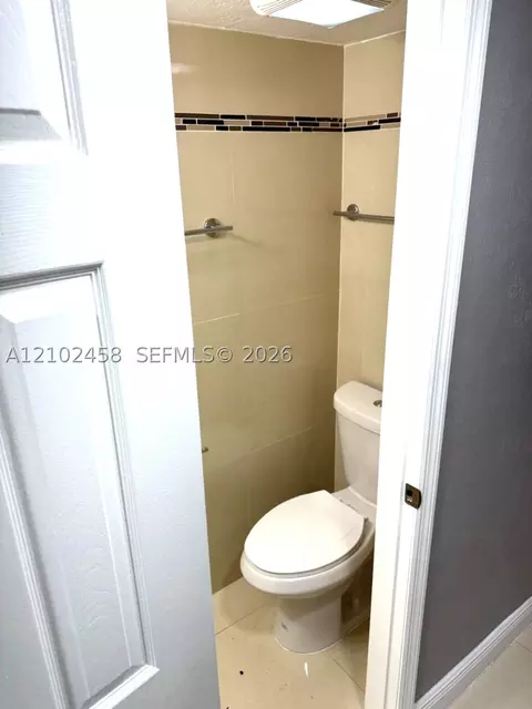 Bath - 5461 W 24th Ave #25, Hialeah, FL 33016 photo 4 of 4