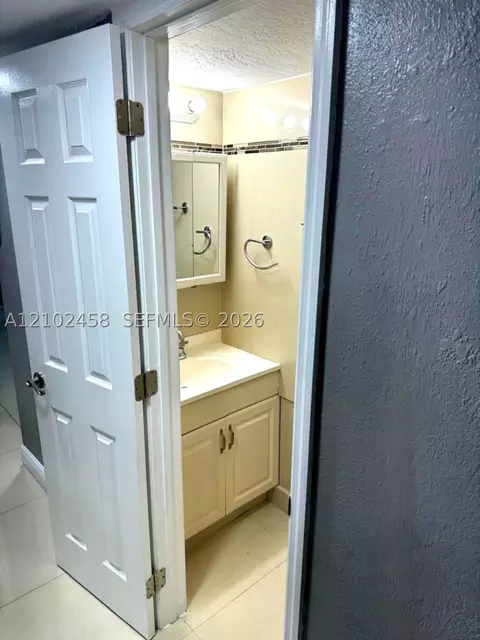 Bath - 5461 W 24th Ave #25, Hialeah, FL 33016 photo 2 of 4