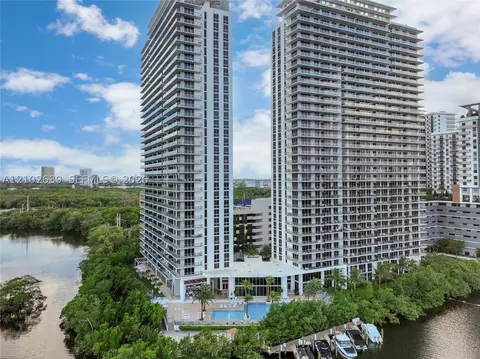 16385 Biscayne Blvd #407, North Miami Beach, FL 33160