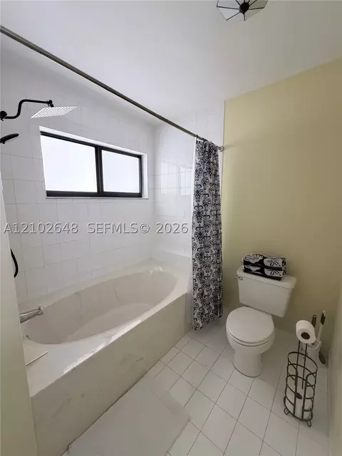 Bath - Undisclosed, Hialeah, FL 33015 photo 2 of 5