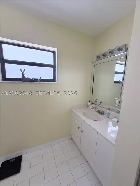 Bath - Undisclosed, Hialeah, FL 33015 photo 1 of 5