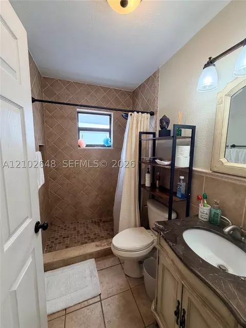 Bath - Undisclosed, Hialeah, FL 33015 photo 5 of 5
