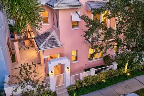 912 NE 17th Way, Fort Lauderdale, FL 33304