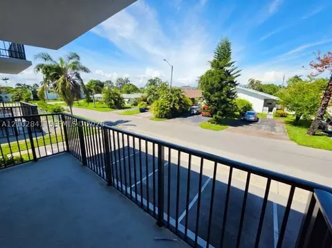 1100 NE 1st Ct #219, Hallandale Beach, FL 33009