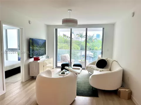 13800 Highland Dr #307, North Miami Beach, FL 33181