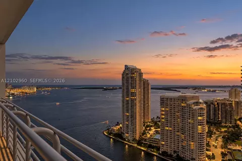 325 S Biscayne Blvd #3921, Miami, FL 33131