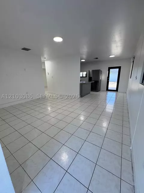 Living - 850 SE 2nd Pl, Hialeah, FL 33010 photo 2 of 2