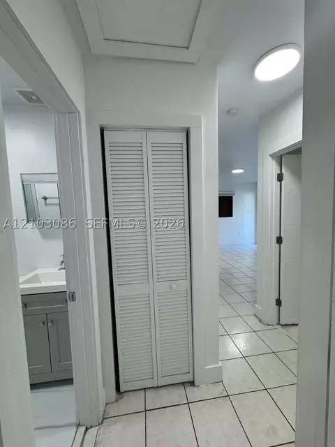 Entry Way - 850 SE 2nd Pl, Hialeah, FL 33010 photo 2 of 2