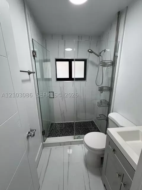 Bath - 850 SE 2nd Pl, Hialeah, FL 33010 photo 1 of 4
