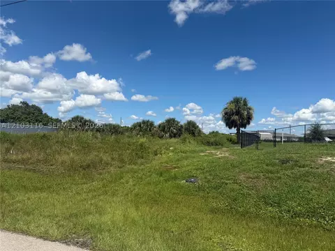 9006 Maywood Cir, Lehigh Acres, FL 33935