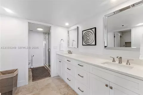 Bath - 840 Ocean Dr #1105, Juno Beach, FL 33408 photo 1 of 3