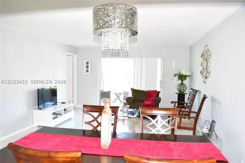 9020 Sunrise Lakes Blvd #304, Sunrise, FL 33322