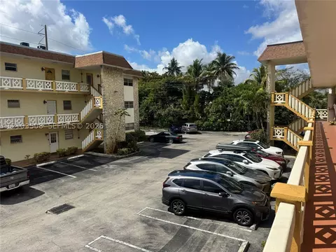 5121 W Oakland Park Blvd #202, Lauderdale Lakes, FL 33313