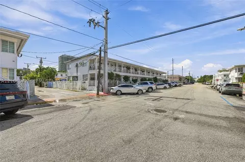 330 74th St #1, Miami Beach, FL 33141