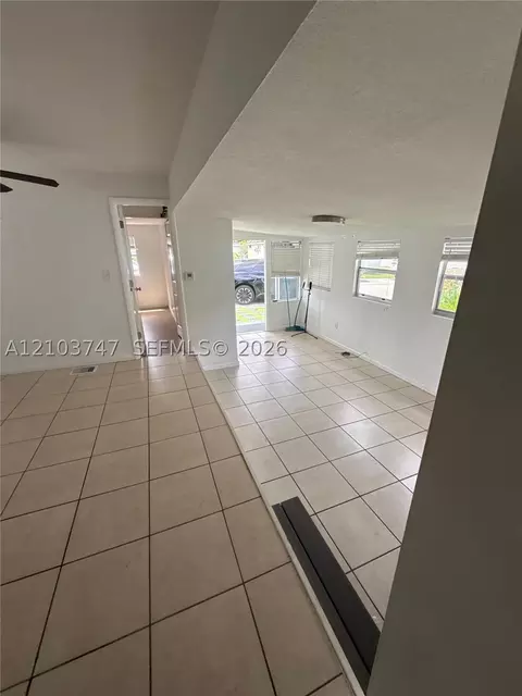 4615 SW 46 Ln, Davie, FL 33314 photo 2