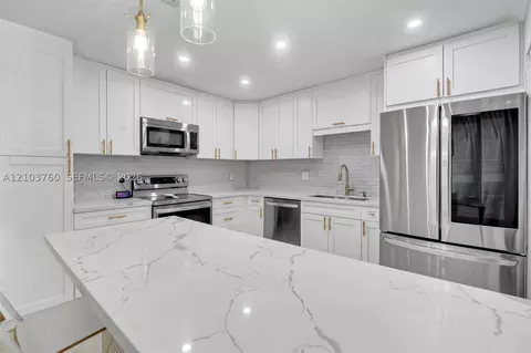 2131 Nova Village Dr, Davie, FL 33317
