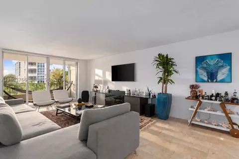 765 Crandon Blvd #310, Key Biscayne, FL 33149