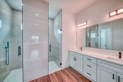 Bath - 97 Brig Cir E, Placida, FL 33946 photo 1 of 6