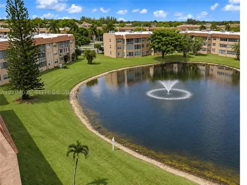 9850 Sunrise Lakes Blvd #108, Sunrise, FL 33322