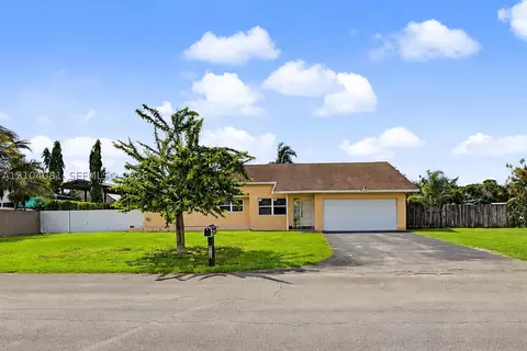 28702 SW 163rd Ct, Homestead, FL 33033