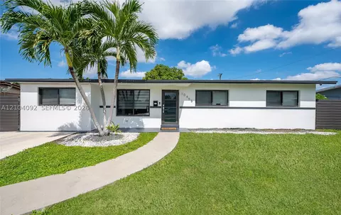 10455 SW 43rd Ter, Miami, FL 33165