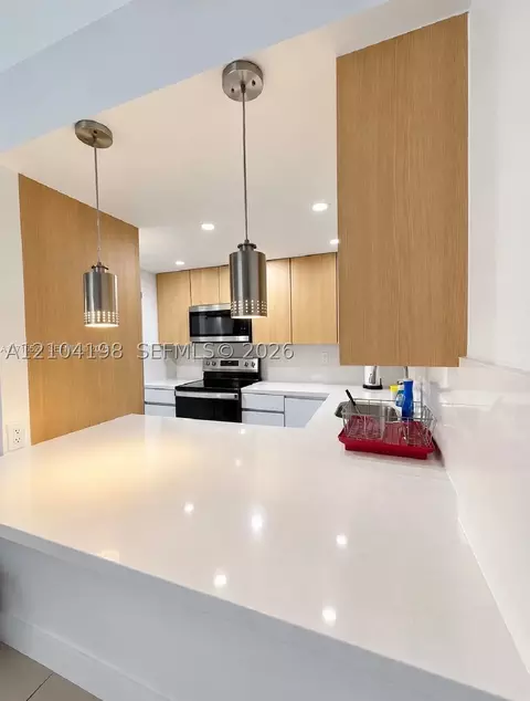 4550 NW 9th St #102E, Miami, FL 33126