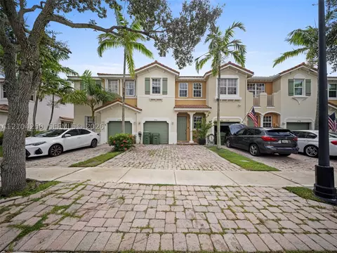 2104 NE 3rd Ct, Homestead, FL 33033