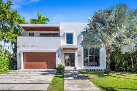 7501 Coquina Dr, North Bay Village, FL 33141
