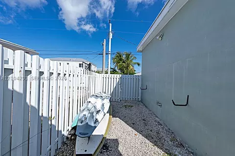 Exterior - 30 Orange Dr, Key Largo, FL 33037 photo 5 of 7