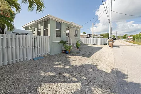 Exterior - 30 Orange Dr, Key Largo, FL 33037 photo 2 of 7