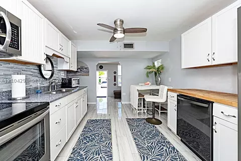 Kitchen - 30 Orange Dr, Key Largo, FL 33037 photo 2 of 4