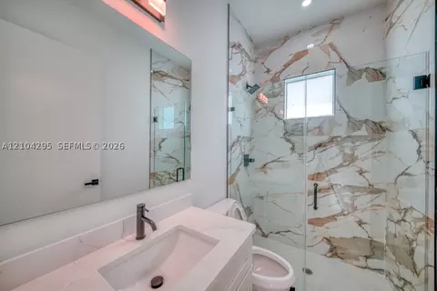 Bath - 95 Brig Cir E, Placida, FL 33946 photo 7 of 10