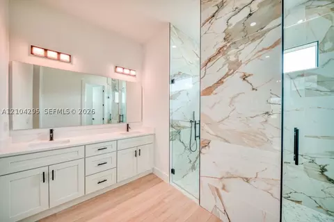 Bath - 95 Brig Cir E, Placida, FL 33946 photo 1 of 10