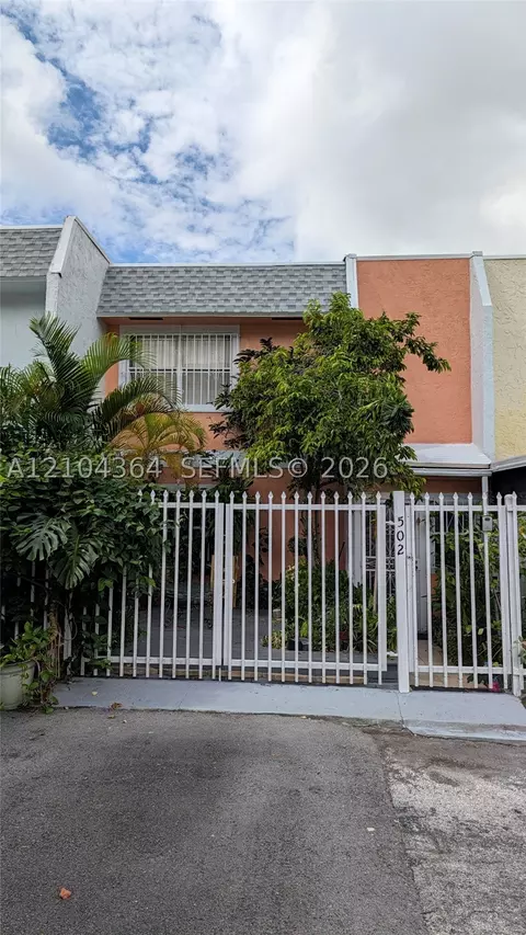 502 NW 11th St, Miami, FL 33136