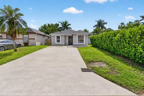 843 SW 10th St, Florida City, FL 33034