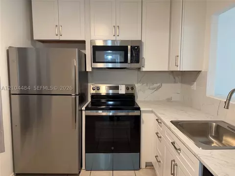 5001 W Oakland Park Blvd #305, Lauderdale Lakes, FL 33313