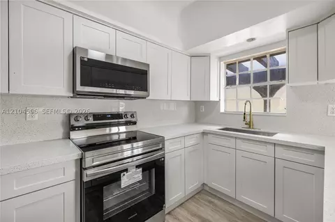 Kitchen - 3860 W 10th Ct, Hialeah, FL 33012 photo 2 of 2