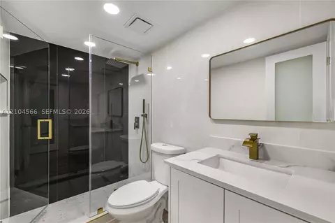 Bath - 3860 W 10th Ct, Hialeah, FL 33012 photo 4 of 4