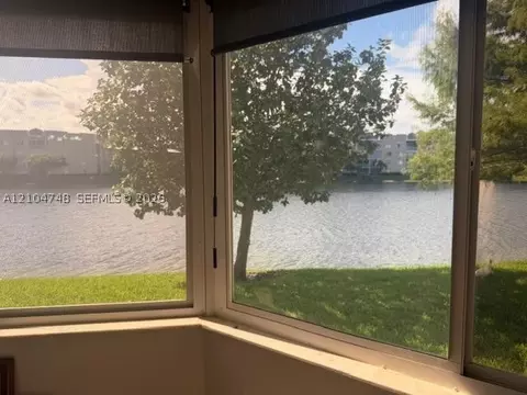 7523 Granville Dr #112, Tamarac, FL 33321