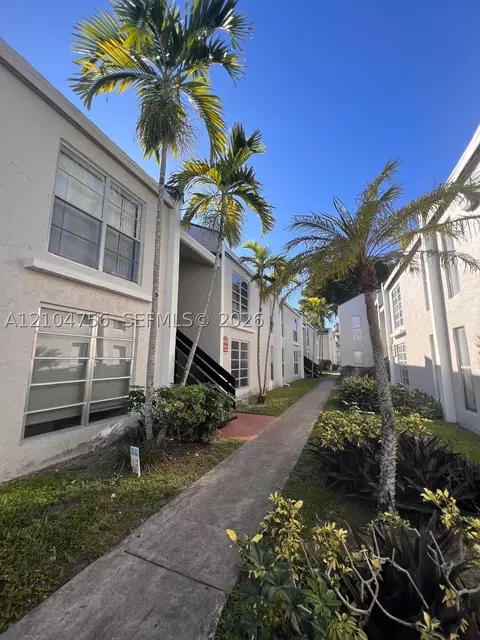 4431 Treehouse Ln #H28, Tamarac, FL 33319