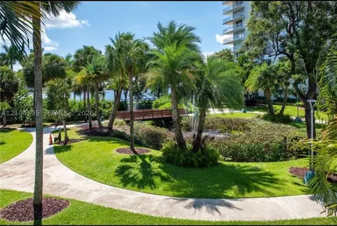 2801 NE 183rd St #308W, Aventura, FL 33160