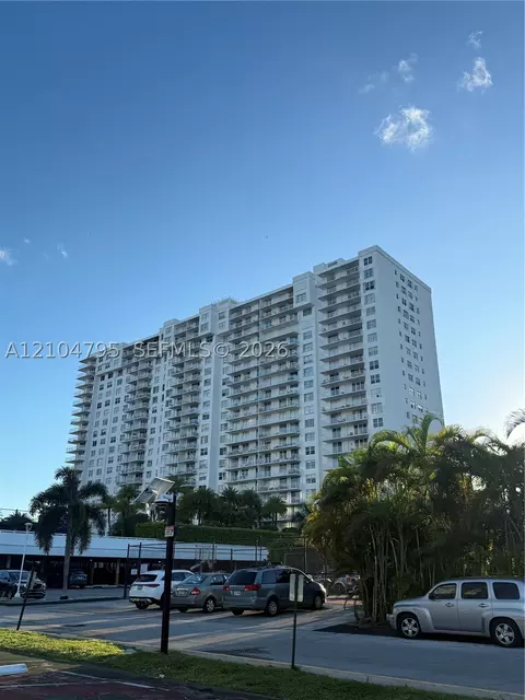 2801 NE 183rd St #308W, Aventura, FL 33160