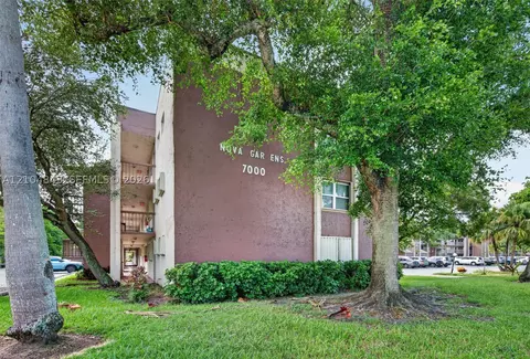 7000 Nova Dr #301E, Davie, FL 33317